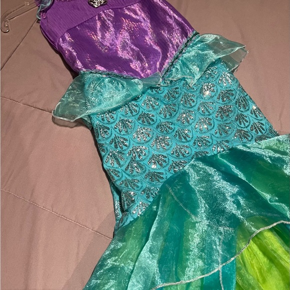 Used Little Mermaid Costume Size 6 without tags - Picture 3 of 6